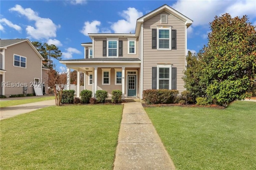 This charming 3 bedroom, 2.5 bath home in a sought-after - Beach Home for sale in Bluffton, South Carolina on Beachhouse.com