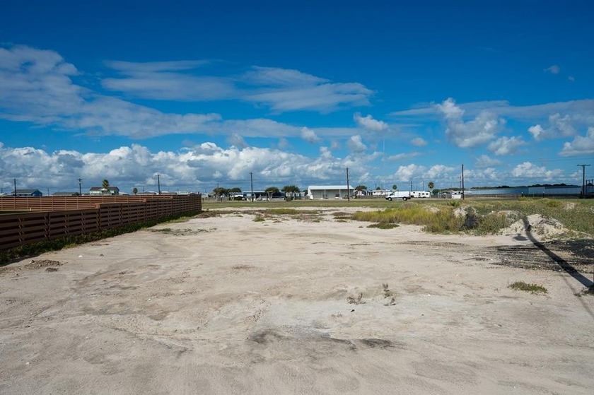 Discover the perfect canvas for your next project!  This lot - Beach Lot for sale in Rockport, Texas on Beachhouse.com