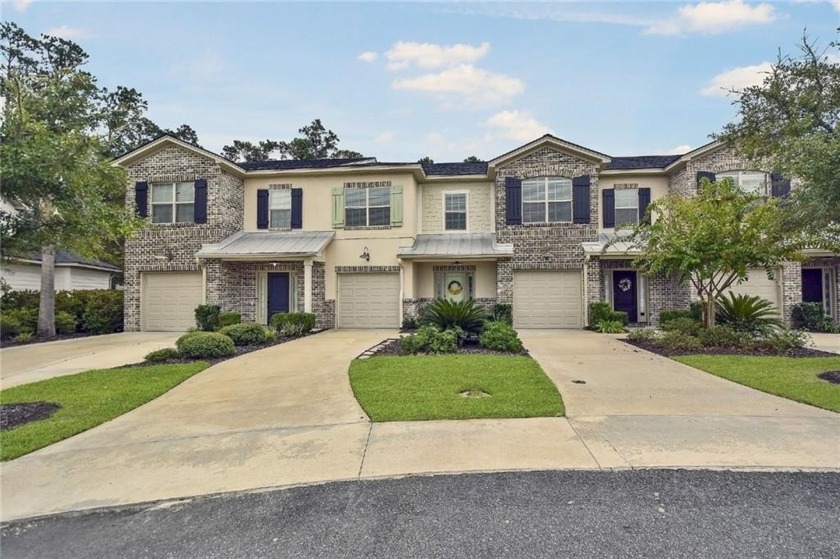 THIS 3 BEDROOMS, 2.5 BATHS TOWNHOUSE CONVIENTLY LOCATED TO - Beach Townhome/Townhouse for sale in Saint Simons, Georgia on Beachhouse.com