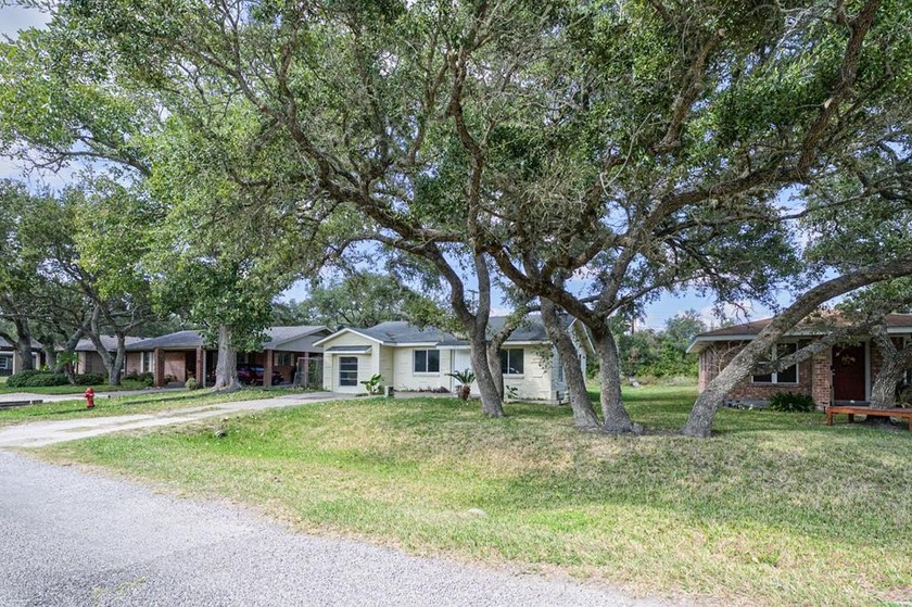 Move-in ready Rockport home with major upgrades already done - Beach Home for sale in Rockport, Texas on Beachhouse.com