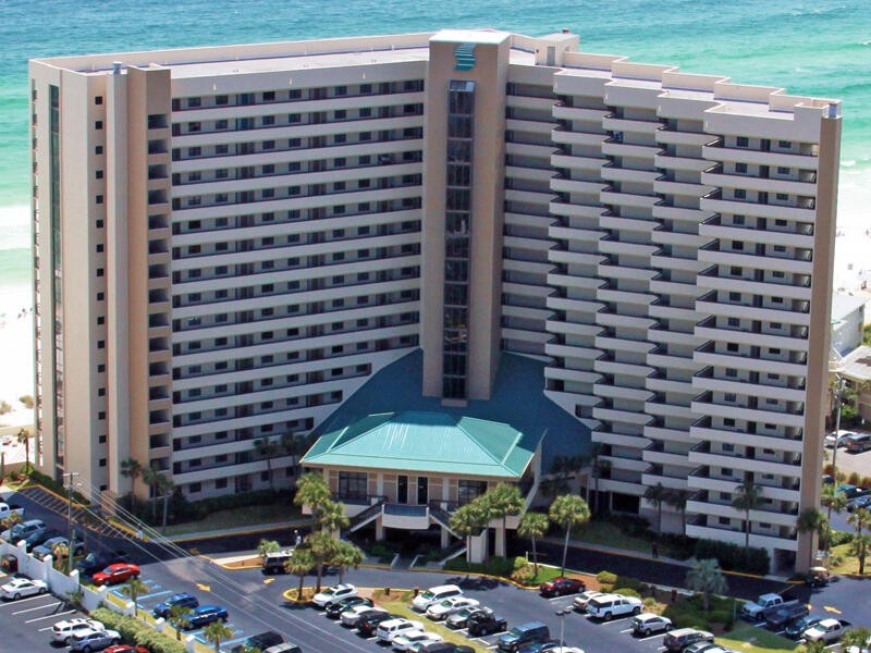 Located in the heart of Destin, This condo has bright & fun - Beach Condo for sale in Destin, Florida on Beachhouse.com