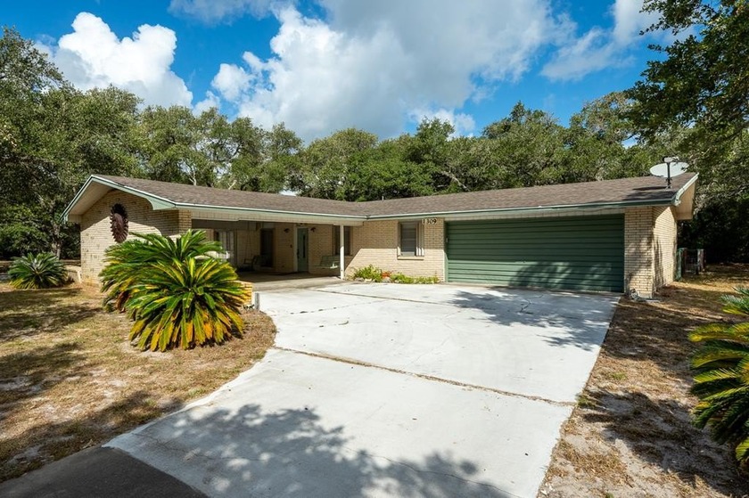 Charming country home with rich history! 4 acres of natural - Beach Home for sale in Fulton, Texas on Beachhouse.com