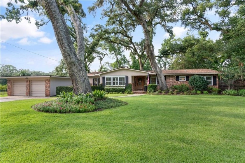 Looking for a SPECIAL coastal home? This is the ONE!  Three - Beach Home for sale in Saint Simons, Georgia on Beachhouse.com