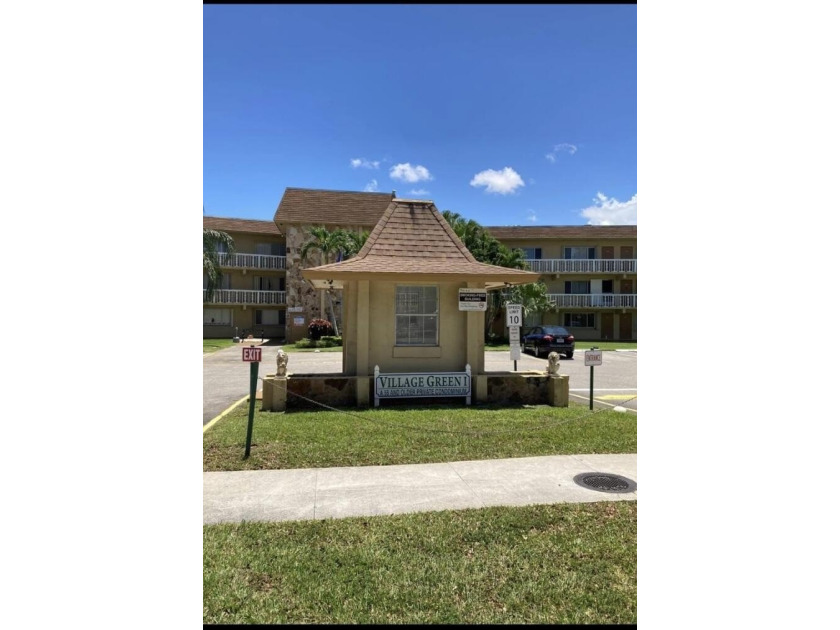 Nice apartment in 1rst floor, ceramic tile flooring, close to - Beach Condo for sale in Palm Springs, Florida on Beachhouse.com