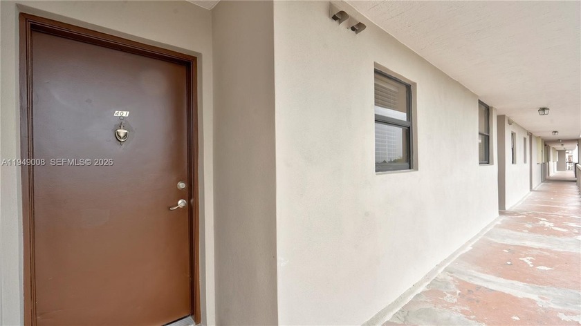 Beautifully 2 Bed/ 2 Bathroom apartment on the 4th floor, with a - Beach Condo for sale in Miami, Florida on Beachhouse.com