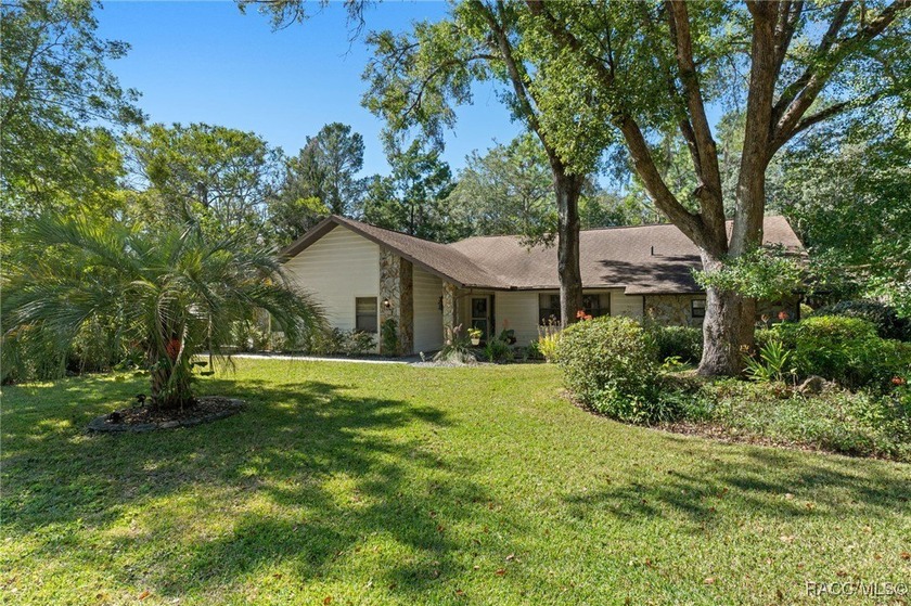 Experience Florida living at its best in this beautiful - Beach Home for sale in Homosassa, Florida on Beachhouse.com