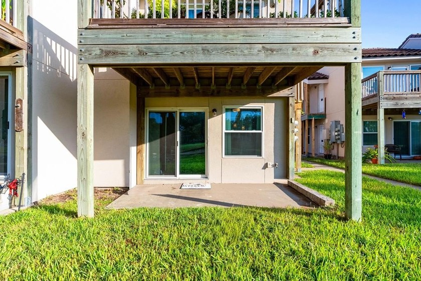 Remodeled Golf Course Country Club Condo! Step into easy coastal - Beach Condo for sale in Rockport, Texas on Beachhouse.com