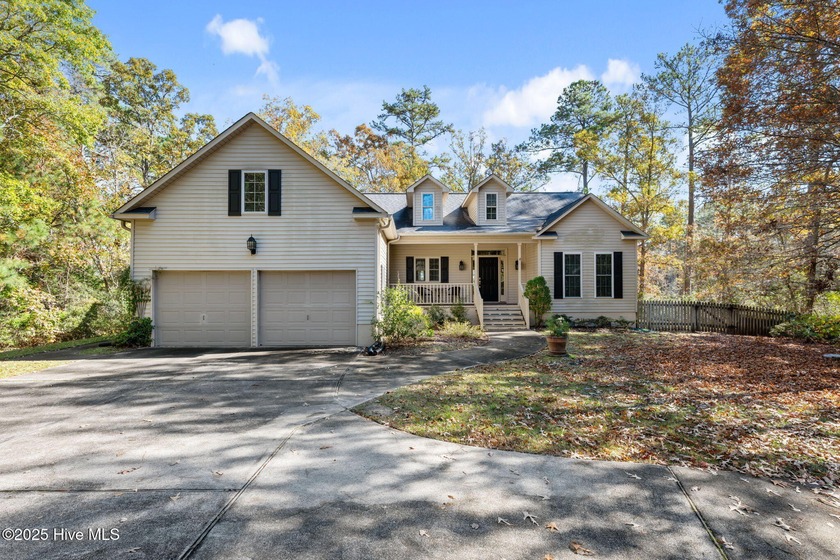 Beautiful 3-bedroom, 3-bath home on two wooded lots with private - Beach Home for sale in Oriental, North Carolina on Beachhouse.com