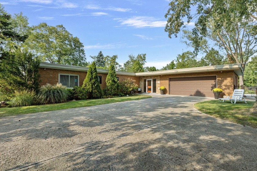 MidCentury Modern Ranch in Sunset Shores! This home has it all: - Beach Home for sale in New Buffalo, Michigan on Beachhouse.com