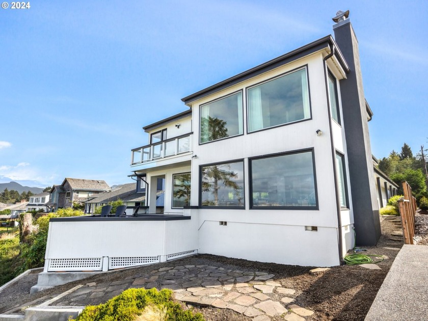 Located below the northern side of Tillamook Head, this home - Beach Home for sale in Seaside, Oregon on Beachhouse.com