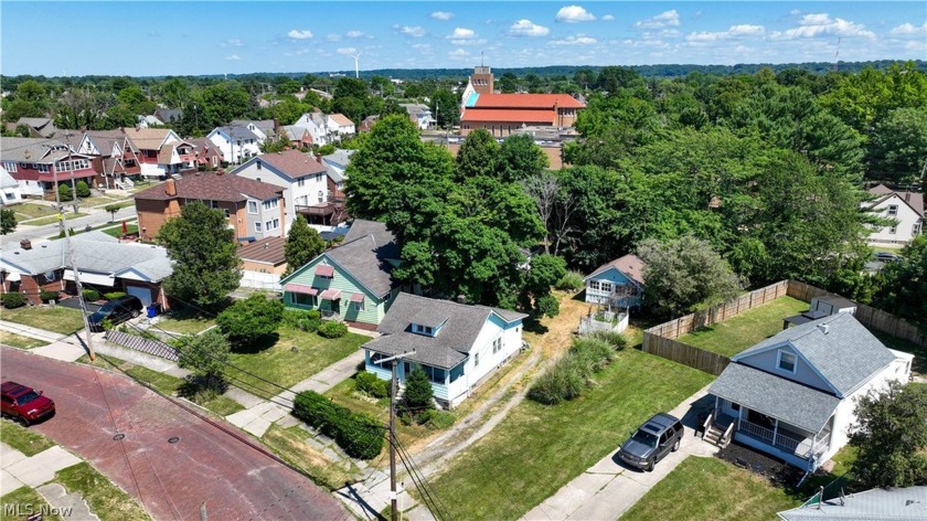 INVESTMENT PROPERTY - Fixer Upper in a great location close to - Beach Home for sale in Cleveland, Ohio on Beachhouse.com