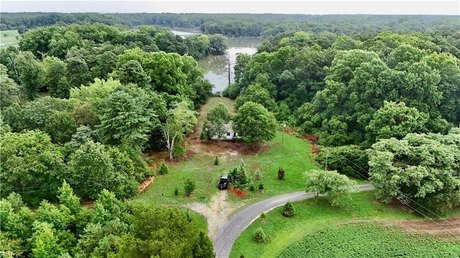 Affordable waterfront property on Bonum Creek to Potomac River! - Beach Home for sale in Montross, Virginia on Beachhouse.com