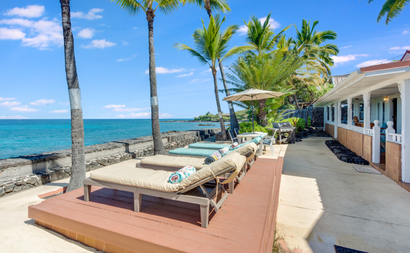 HALE ONA LOA DIRECT OCEANFRONT, GATED, 4 BEDROOM, 3 BATHROOM - Beach Vacation Rentals in Kailua Kona, Hawaii on Beachhouse.com
