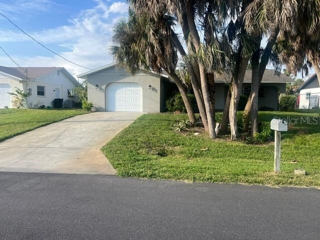 NEW PRICE !!Fully Updated & Move-In Ready! This 2-bedroom - Beach Home for sale in Englewood, Florida on Beachhouse.com