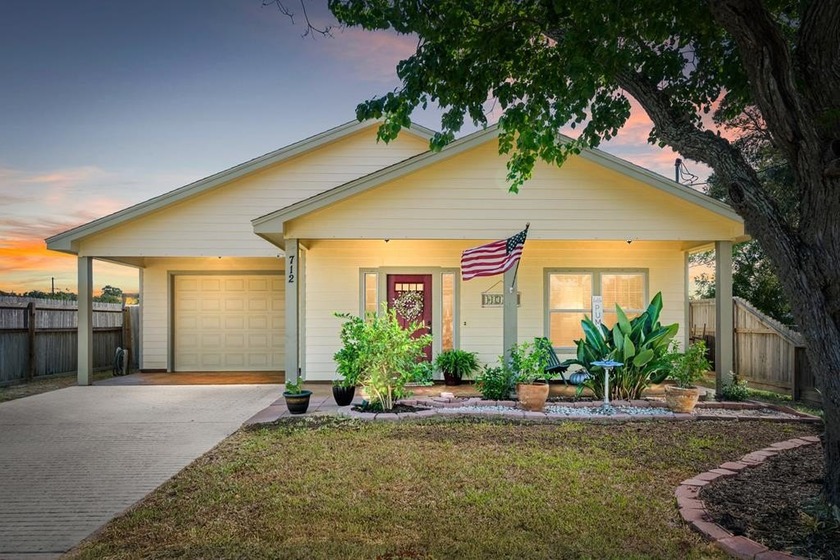 Open the door to your new, one-owner coastal cottage. Step on up - Beach Home for sale in Rockport, Texas on Beachhouse.com