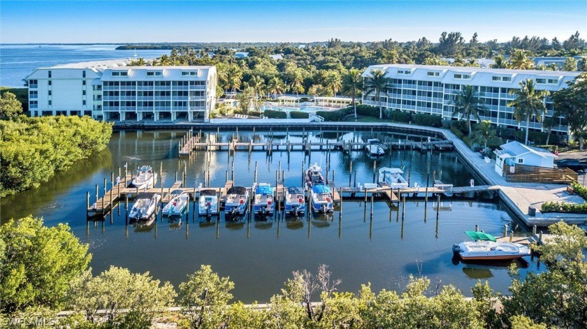 A blank slate to make yours! Contractor is ready to go! Make - Beach Condo for sale in Captiva, Florida on Beachhouse.com