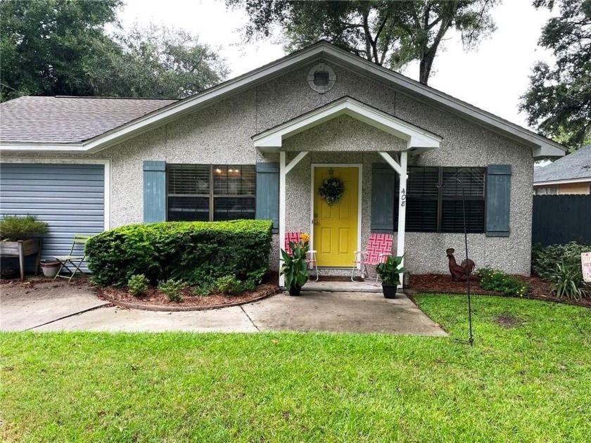 Well maintained mid-island home just two blocks from a county - Beach Home for sale in Saint Simons, Georgia on Beachhouse.com