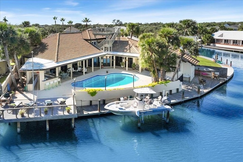 Stunning Floridian-Style Waterfront Estate on Canoe Lake | - Beach Home for sale in Rockport, Texas on Beachhouse.com