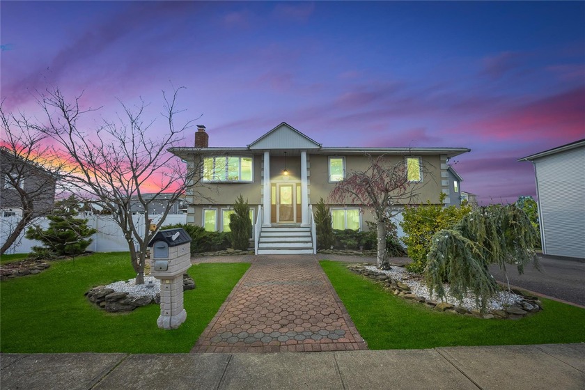 Live by the water in this beautifully updated Hi-Ranch, just - Beach Home for sale in Lindenhurst, New York on Beachhouse.com