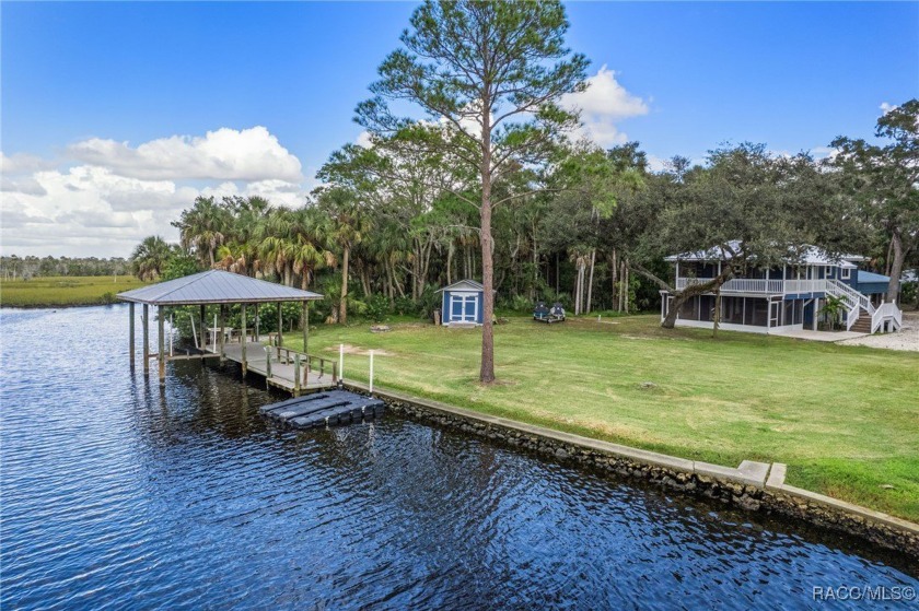 This Old Homosassa gem offers 137 feet of prime waterfront and - Beach Home for sale in Homosassa, Florida on Beachhouse.com