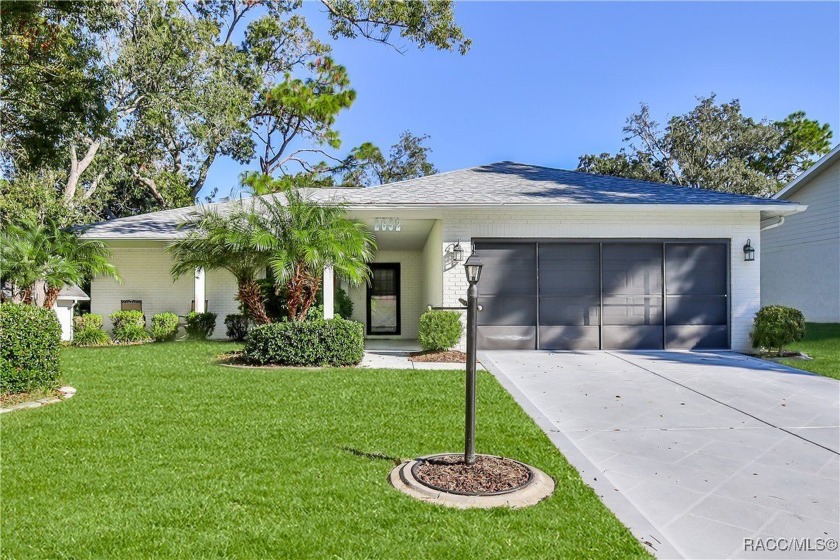 Welcome to this charming 2-bedroom, 2-bathroom home with a 2-car - Beach Home for sale in Spring Hill, Florida on Beachhouse.com
