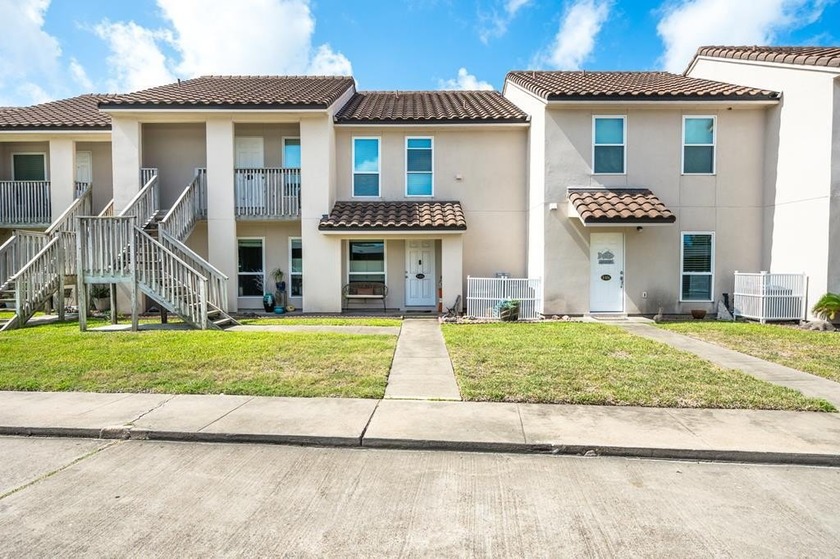 6 months of HOA dues paid! Welcome to your serene coastal - Beach Condo for sale in Rockport, Texas on Beachhouse.com