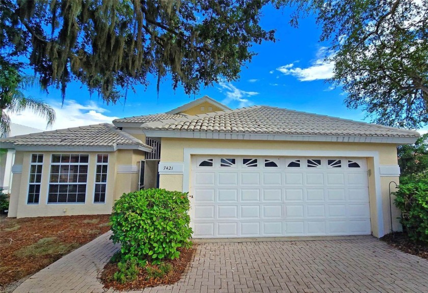 Welcome to this spacious and beautifully maintained 2 bedroom, 2 - Beach Home for sale in Sarasota, Florida on Beachhouse.com