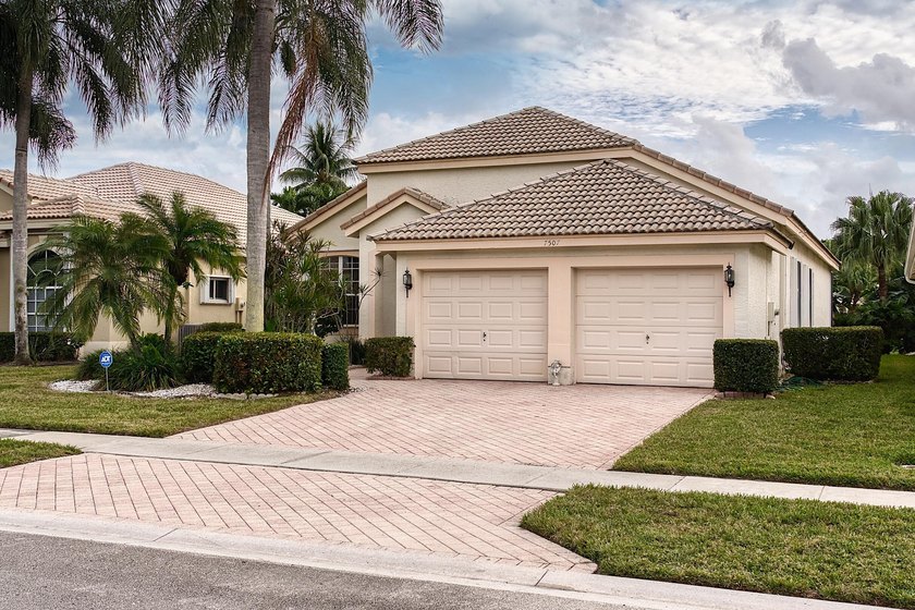 Welcome home! This 2,052-square-foot builder's model home on the - Beach Home for sale in Delray Beach, Florida on Beachhouse.com
