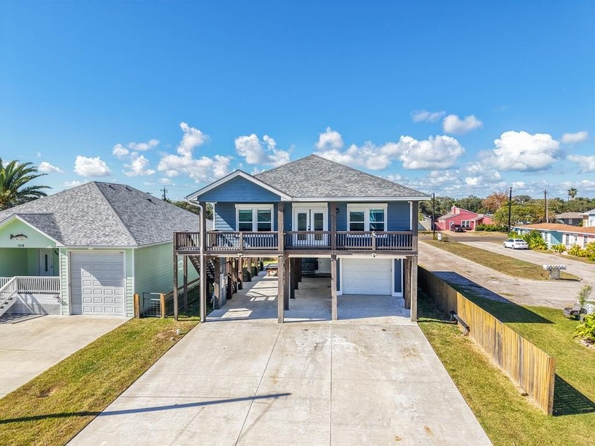 This gorgeous 3-bedroom, 3-bathroom home is ready for its new - Beach Home for sale in Rockport, Texas on Beachhouse.com