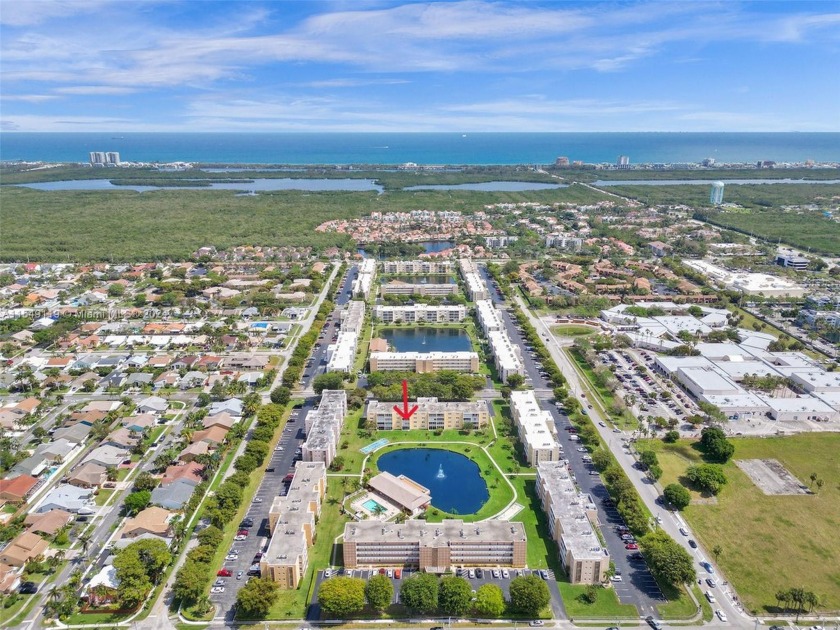 WATERFRONT 2/2 in Meadowbrook Lakes! Enjoy sipping your morning - Beach Condo for sale in Dania, Florida on Beachhouse.com