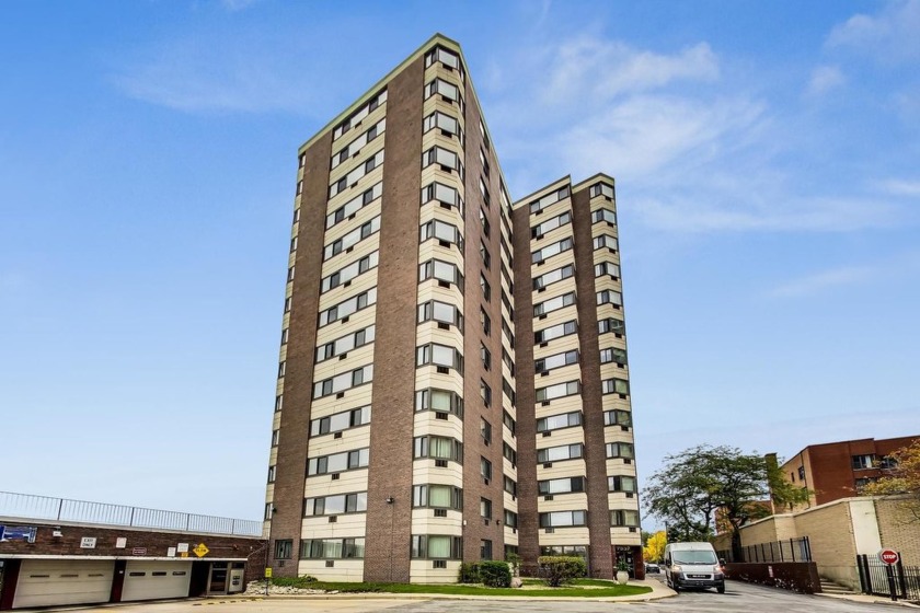 Welcome to 7337 S South Shore Dr Unit 430, a 2-bedroom - Beach Home for sale in Chicago, Illinois on Beachhouse.com