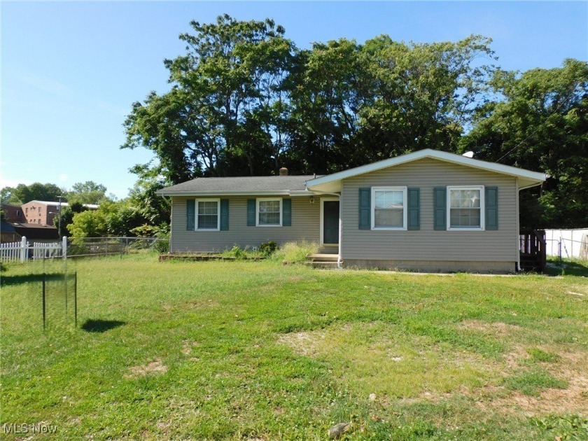 This is a super cute ranch home in Ashtabula Harbor! This Harbor - Beach Home for sale in Ashtabula, Ohio on Beachhouse.com