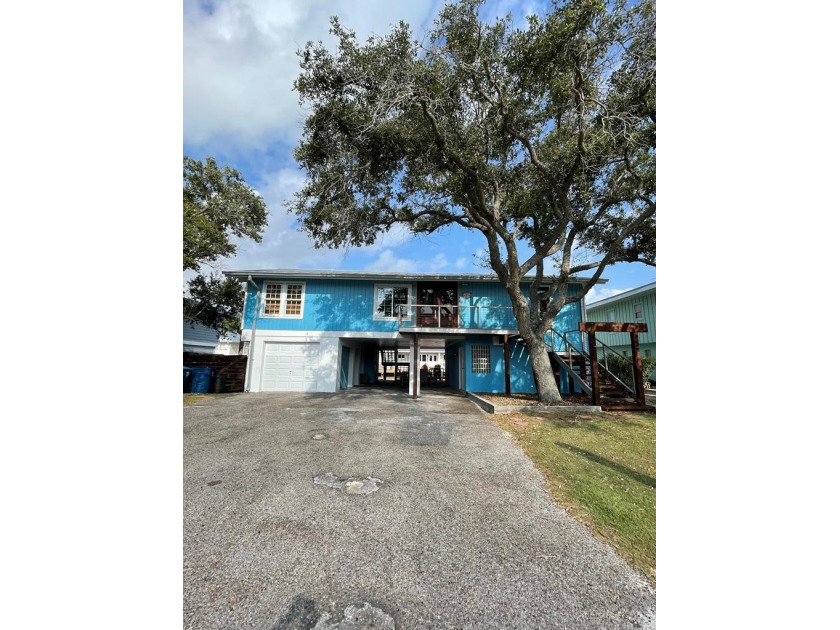 Waterfront 3/3 on Key Allegro featuring a large dock, boat lift - Beach Home for sale in Rockport, Texas on Beachhouse.com