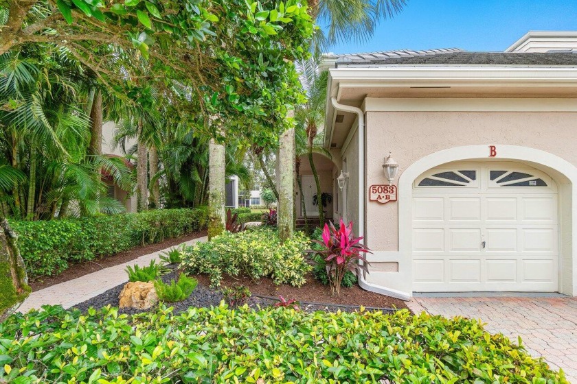 This stunning upstairs condo boasts 2,066 sq ft, 3 bedrooms, 2 - Beach Condo for sale in Boca Raton, Florida on Beachhouse.com