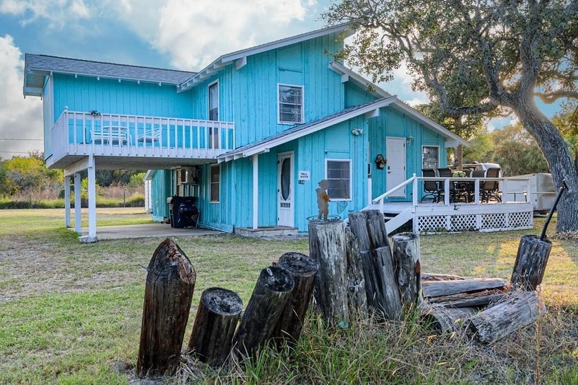 Cozy, spacious, and full of potential, this Copano Village - Beach Home for sale in Rockport, Texas on Beachhouse.com