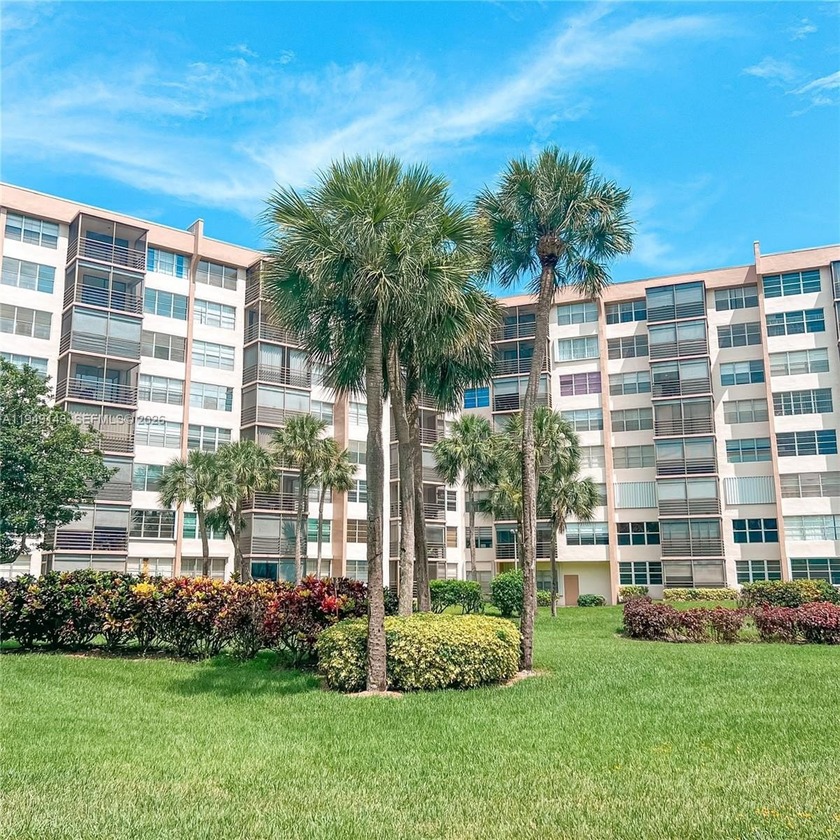 Resort style with lots of amenities located in the heart of - Beach Condo for sale in Pembroke Pines, Florida on Beachhouse.com