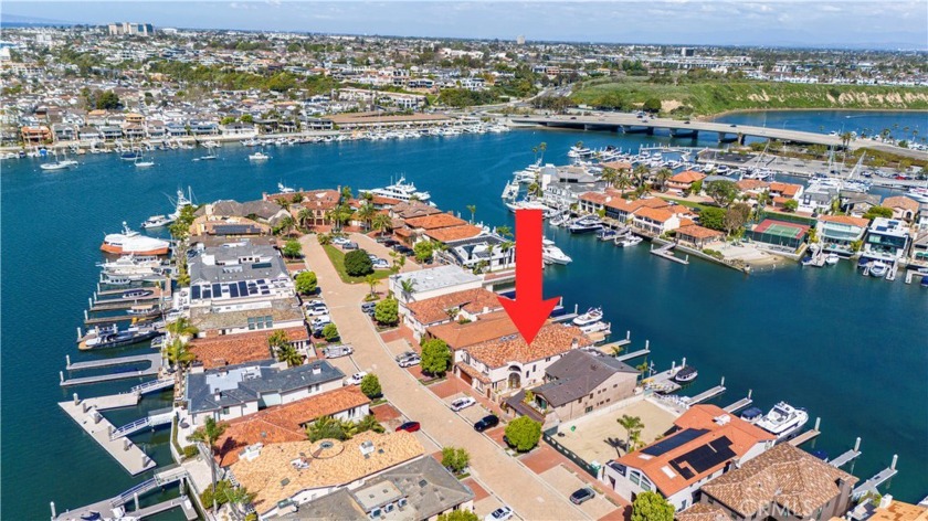 Welcome to your secluded sanctuary in the heart of the exclusive - Beach Home for sale in Newport Beach, California on Beachhouse.com