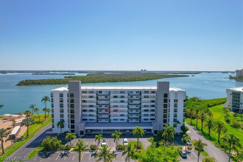 This waterfront 2 bed/2 bath unit on the 3rd
floor at the highly - Beach Condo for sale in Fort Myers Beach, Florida on Beachhouse.com