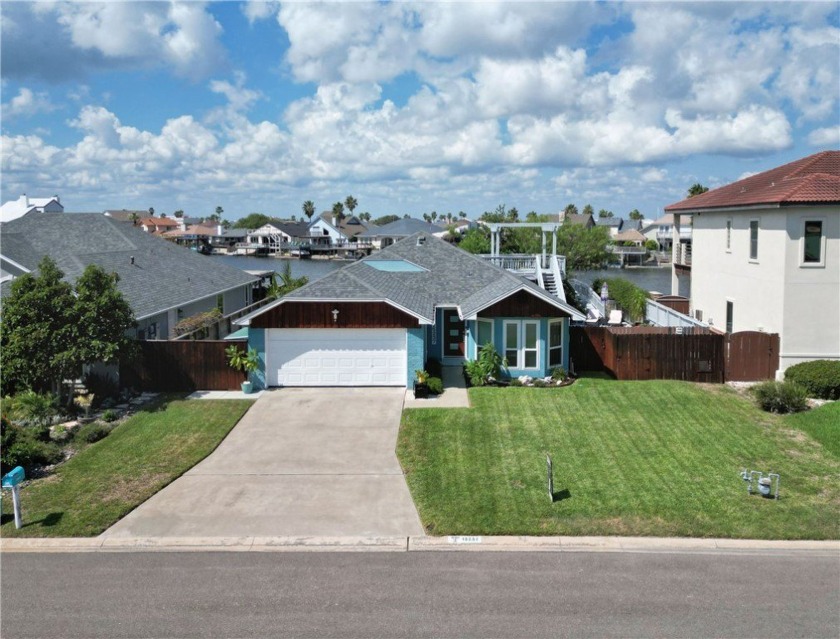 Stunning,island home on a 280' wide, deep canal with 65' of - Beach Home for sale in Corpus Christi, Texas on Beachhouse.com