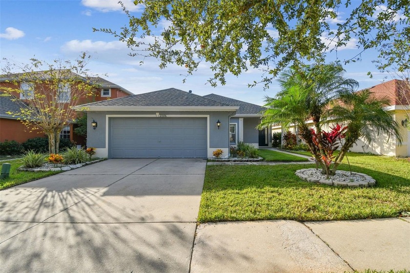 NEW ROOF and AC, 3 bedroom, 2 bath home on a gorgeous pond front - Beach Home for sale in Tampa, Florida on Beachhouse.com