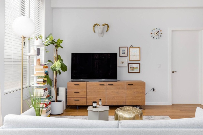 This truly one-of-a-kind corner one-bedroom is a rare find in - Beach Condo for sale in Queens, New York on Beachhouse.com