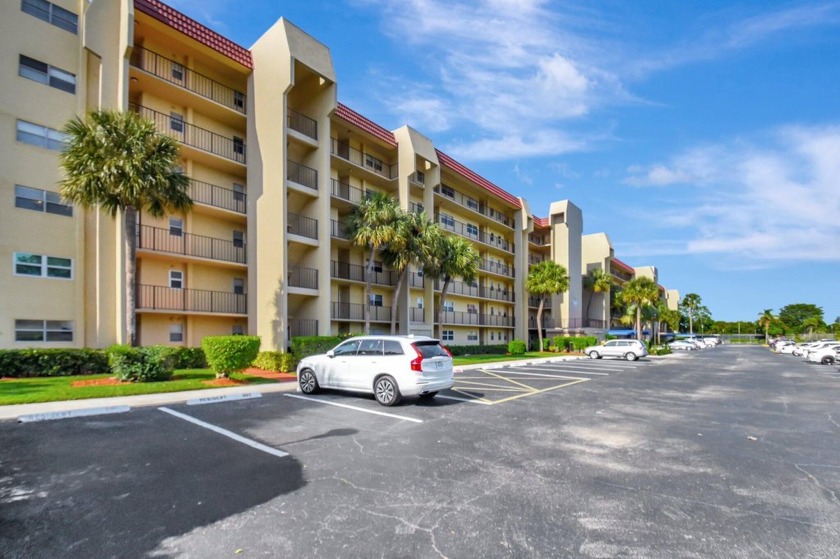 Enjoy the elegance of this fully renovated, spacious 1-bedroom - Beach Condo for sale in Lake Worth, Florida on Beachhouse.com