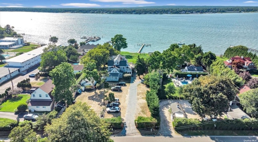Enjoy bay front living in Hampton Bays from April to November. A - Beach Home for sale in Hampton Bays, New York on Beachhouse.com