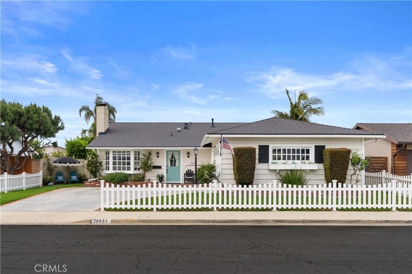 Welcome to 20851 Lancelot Lane, a charming single-level home - Beach Home for sale in Huntington Beach, California on Beachhouse.com
