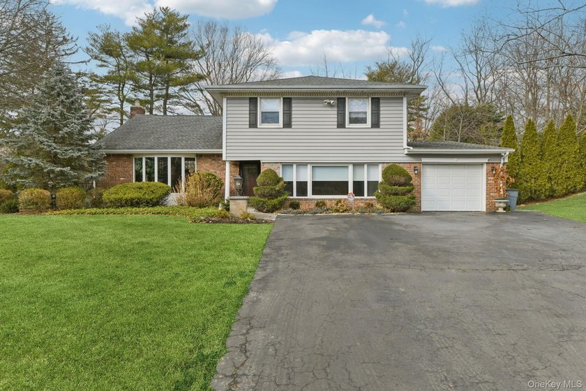 Welcome to 14 Fairview, a beautifully maintained Split level - Beach Home for sale in Great Neck, New York on Beachhouse.com