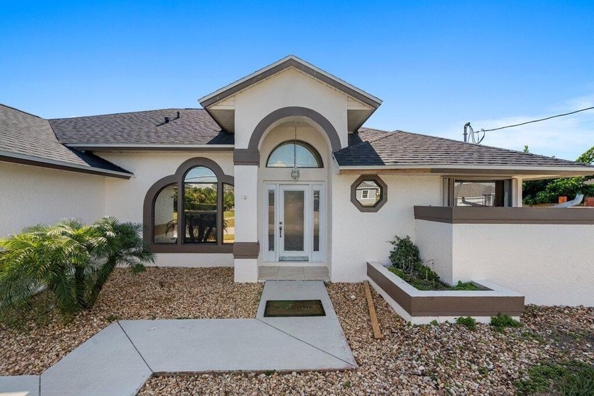 Beautifully updated 3-bedroom, 2-bathroom home featuring - Beach Home for sale in Port Saint Lucie, Florida on Beachhouse.com