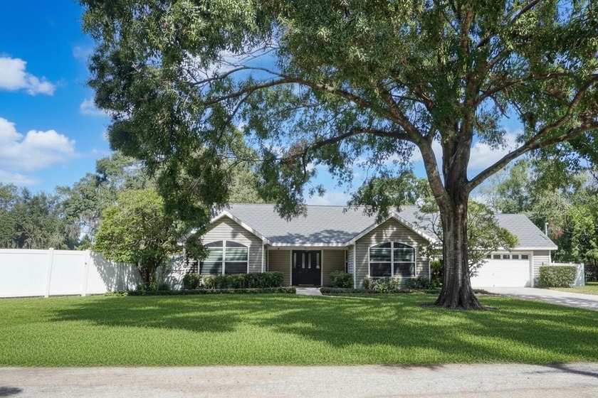 Beautiful Forest Hills Area Pool Home on oversized lot. Nicely - Beach Home for sale in Tampa, Florida on Beachhouse.com