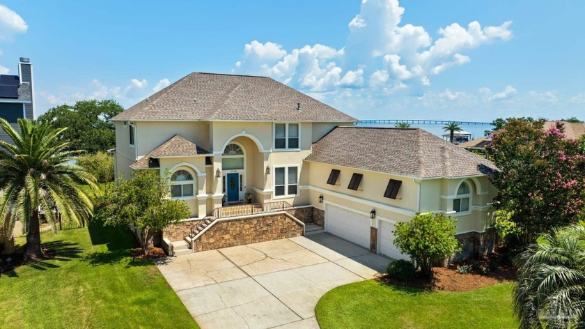 This bay front property combines elegance, comfort, and an - Beach Home for sale in Gulf Breeze, Florida on Beachhouse.com