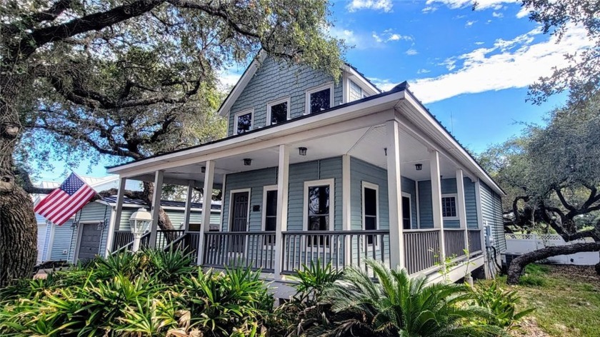 Beautiful coastal cottage in gated community with bay front - Beach Home for sale in Rockport, Texas on Beachhouse.com