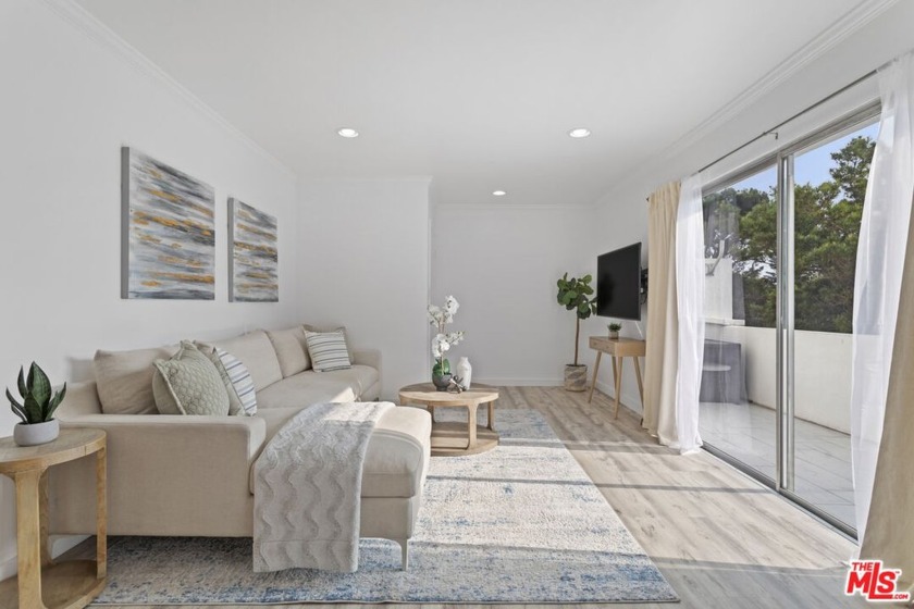 This is a sun drenched, west-facing, 2 bedroom condo offering - Beach Condo for sale in Santa Monica, California on Beachhouse.com